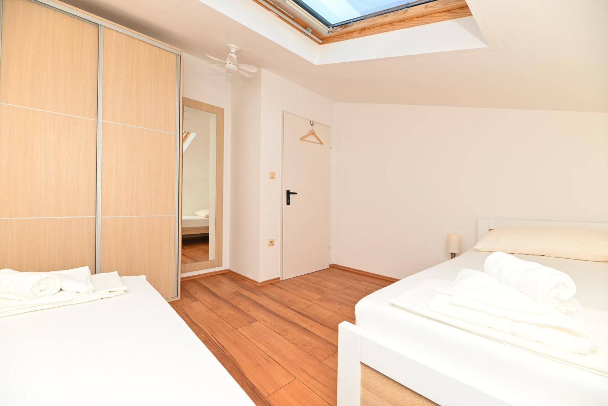 Apartments Bluesky Трогір Екстер'єр фото