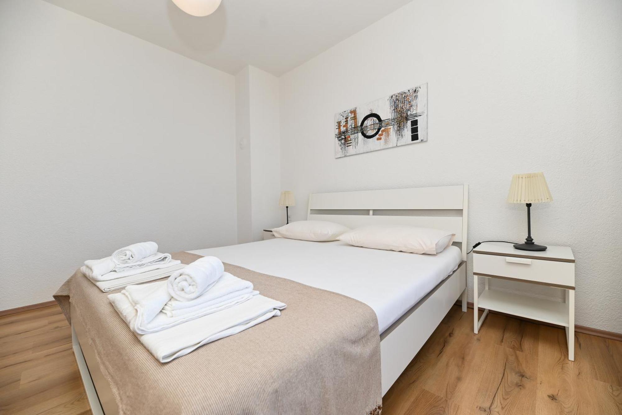 Apartments Bluesky Трогір Екстер'єр фото