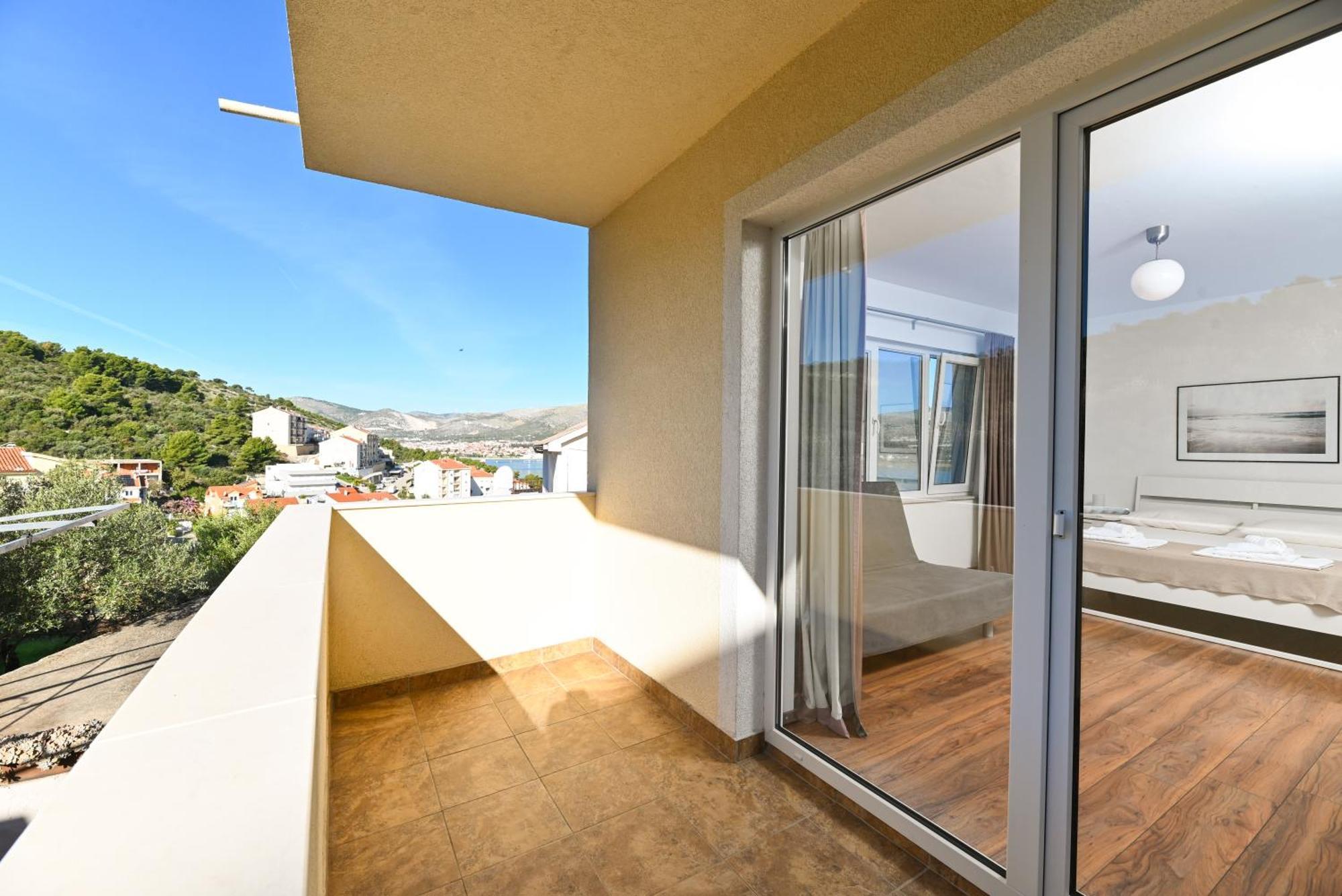 Apartments Bluesky Трогір Екстер'єр фото