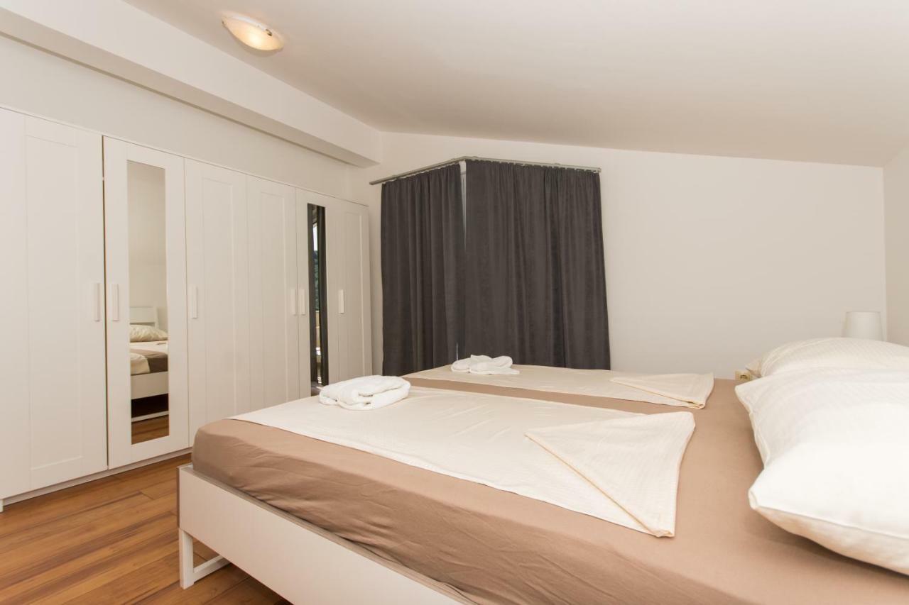 Apartments Bluesky Трогір Екстер'єр фото